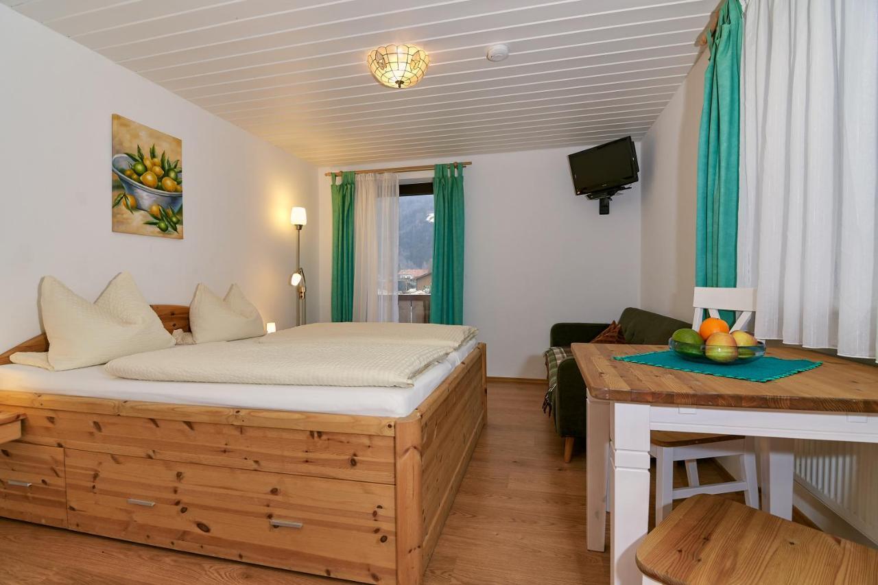 Dangl Gbr, Gaestehaus Sonnenhof - Inkl. Chiemgau Karte Μπέργκεν Δωμάτιο φωτογραφία